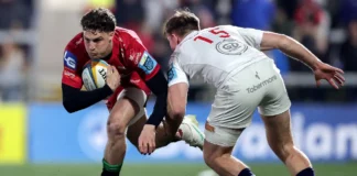 Tomi Lewis signs new Scarlets contract LG 002251 2.jpg