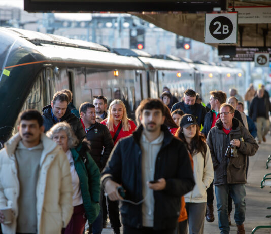 Cymru v Lloegr: Great Western Railway yn rhedeg trenau ychwanegol ddydd Sadwrn ar gyfer gêm Bencampwriaeth y Chwe Gwlad SWNS GWR RUGBY 17 scaled