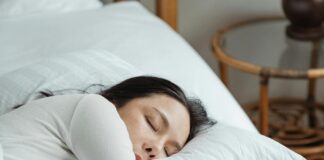 Sleep experts swear by this breathing technique to “calm the nervous system” pexels ketut subiyanto 4473877