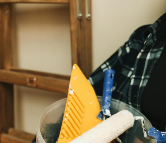 Homeowners warned as Easter DIY blunders set to cost Brits £539 million pexels polina tankilevitch 5583138