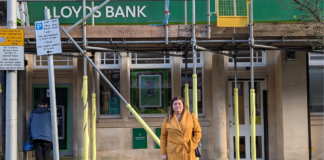 SIONED WILLIAMS YN SICRHAU ADOLYGIAD O BENDERFYNIAD BANC PONTARDAWE sioned williams pontardawe lloyds bank