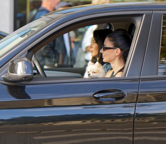 Guidance for newly qualified young drivers getting on the road women 9049653 1280