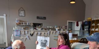 Dwyn cymunedau anghysbell at ei gilydd trwy chwedleua ar draws Sir Benfro. Care Share Connect with Hedydd Hughes 3