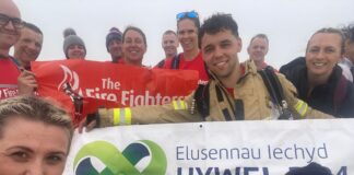 Ymladdwr tân yn codi dros £500 gan ddringo tri chopa Cymru mewn cit llawn IMG 20240909 WA0014