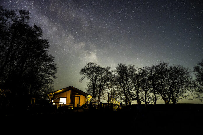 Lon Lodges at night 1 scaled