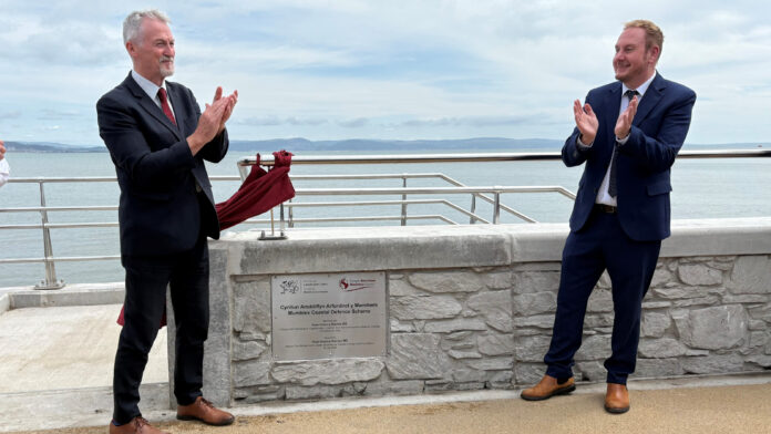 Deputy First Minister Huw Irranca Davies and Rob Stewart Leader of Swansea Council at Mumbles promenade2 cropped