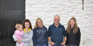 Sheep Lameness Halved on Welsh Farms in Collaborative Industry Project Gerwyn Evans and family DSC 0004 @300