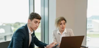 How To Spot Toxic Co-Workers: Know Your Workplace pexels a darmel 8133807