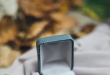 Expert Tips For Travelling With An Engagement Ring pexels elina sazonova 1927260 (1)