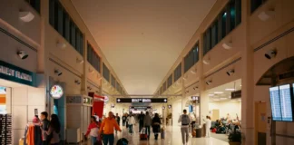 Moneyboat Reveals The Cost-Cutting Airport Hacks Every UK Traveller Needs pexels joshsorenson 1716826