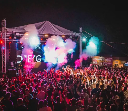 Heading To A Festival This Summer? Here’s How To Stay Safe If You Find Yourself In A Crowd Crush pexels mikky k 158844 625644