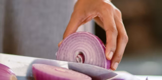 Martha Stewart’s Timeless Kitchen Hack And A Culinary Expert’s Genius Tips To Streamline Your Cooking e489c9256dd814601150b01bedbc1dcd