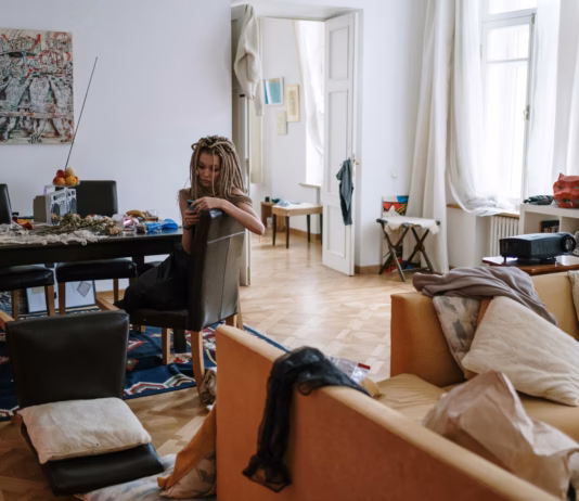 Using These Three Methods Will Have Your Home Clutter Free By Christmas pexels cottonbro 6555378