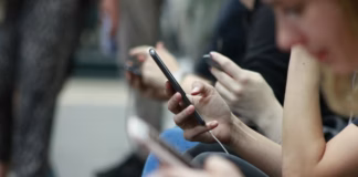 Criticism Over Community: The Death Of The Fangirl social media fandom