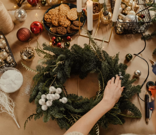 Easy DIY Christmas Decorations To Wow Your Neighbours pexels cottonbro 6063136