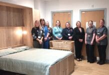 Grant hael gan grŵp lleol yn ariannu gwely i rieni mewn profedigaeth yn Ysbyty Glangwili New bereavement bed