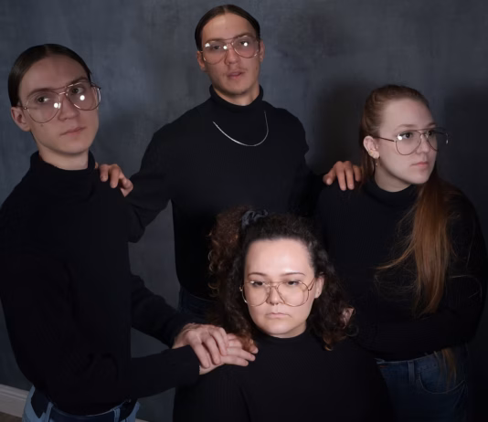 1 IN 5 People In The UK Rarely See Friends Or Family photo 1730272768147 2b1442f8a965