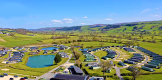 Mid Wales leisure park hosts Sunflower Sprint for cancer charity Meadow Springs pic