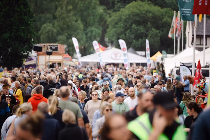 RWAS crowd pic RWAS crowd pic