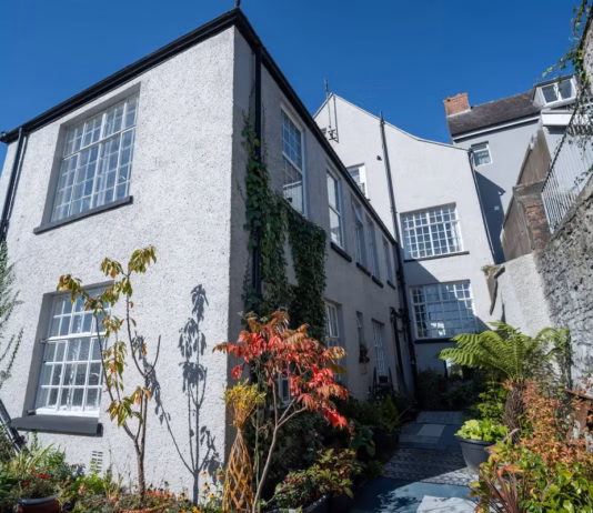 Historic Georgian landmark in the heart of Carmarthen comes to market CGElo 4eZDLnIHwHi504UBZEN SU j98vA