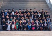 Nyrsys cyntaf erioed yn graddio o Brifysgol Aberystwyth Graddio26 iau 020