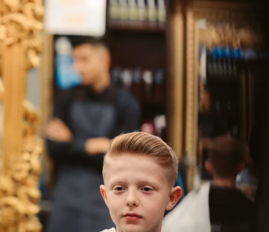 Back-To-School Haircut Panic: Parents Scramble For Last Minute Appointments photo 1704072650662 76df3af134a7