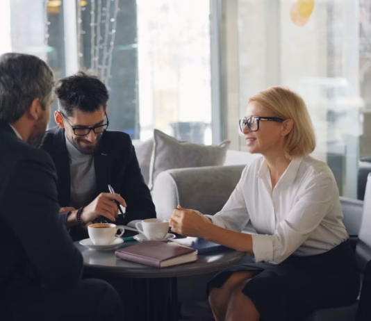 61% OF UK OFFICE WORKERS ADMIT PRETENDING TO UNDERSTAND WORKPLACE JARGON photo 1714974528757 f63c72154a1b