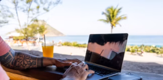 SUMMER SLUMP HITS BRITAIN: More Than 1 in 4 Workers Admit They’re Less Motivated When the Sun Comes Out premium photo 1722370504049 d798d84805a7