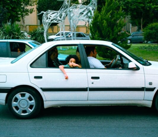 “ARE WE THERE YET?” KIDS START DEMANDING SNACKS JUST FIVE MINUTES INTO FAMILY ROAD TRIPS – AS PARENTS RESORT TO FOOD TO KEEP THE PEACE pexels ilhan baloglu 2159946345 36833508